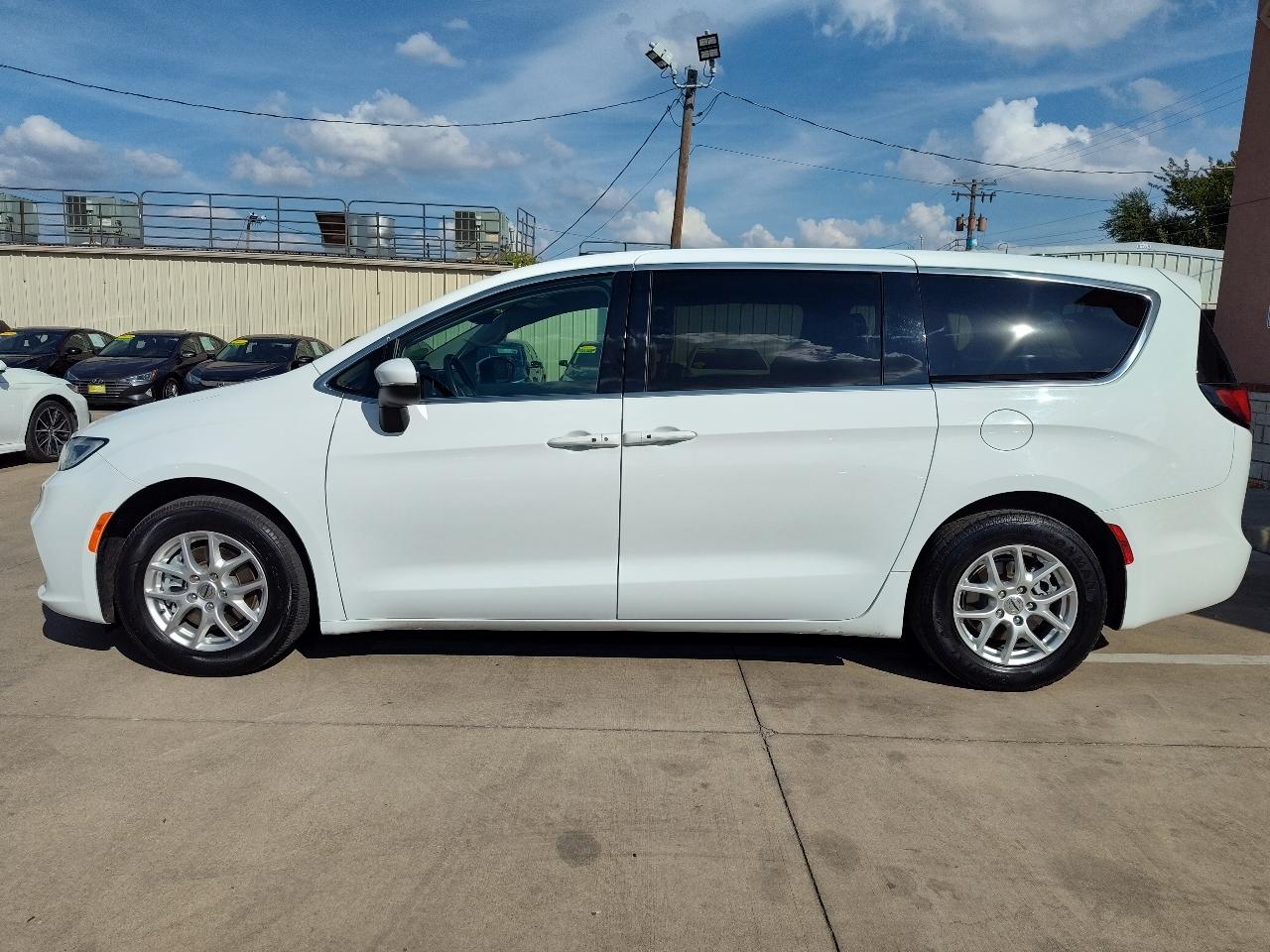Chrysler Pacifica Touring L Plus 2023