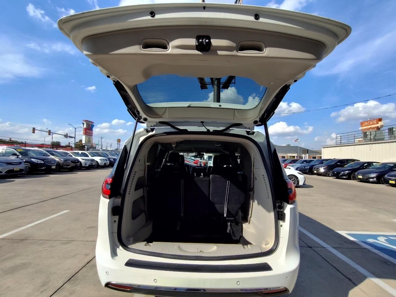 Chrysler Pacifica Touring L Plus 2023