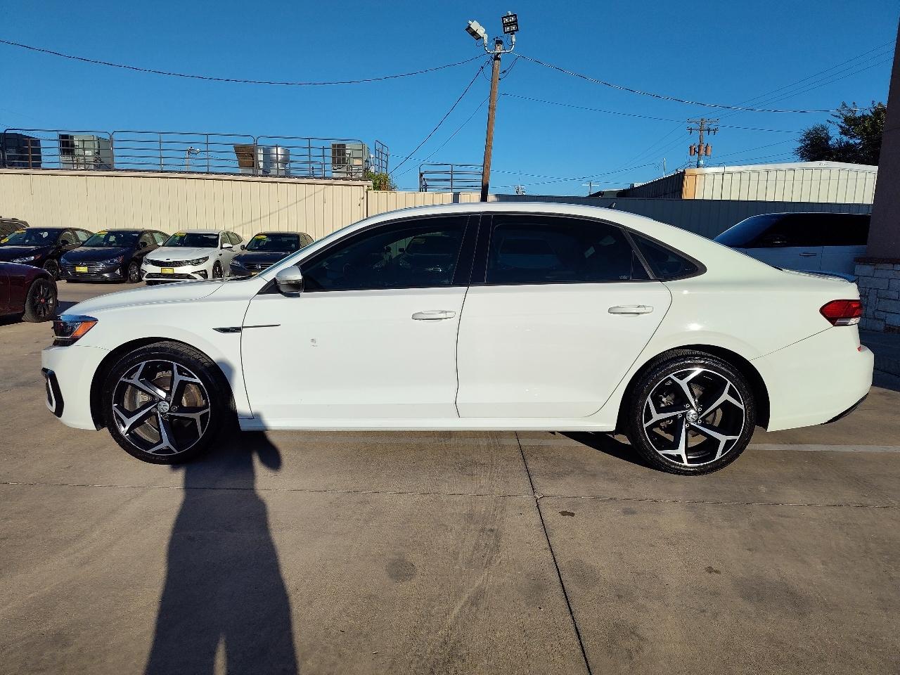 Volkswagen Passat R-Line w/Comfort Pkg Auto 2020
