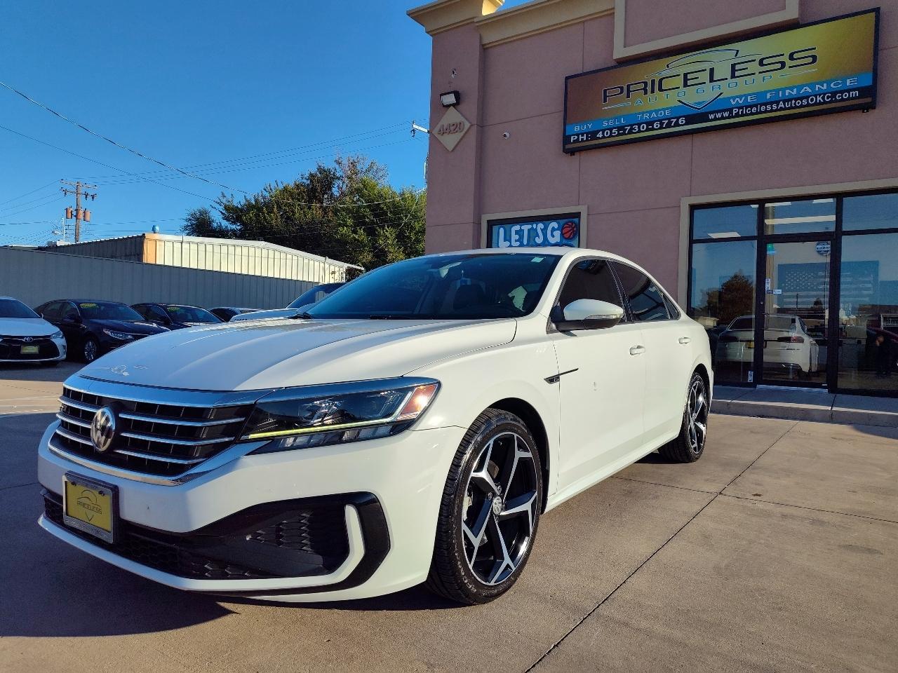 Volkswagen Passat R-Line w/Comfort Pkg Auto 2020