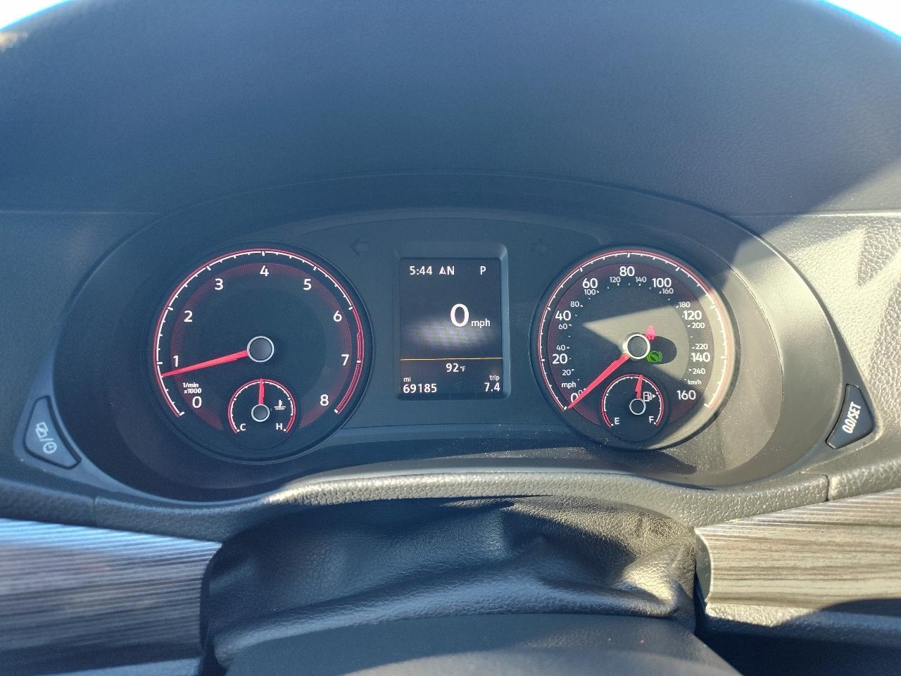 Volkswagen Passat R-Line w/Comfort Pkg Auto 2020