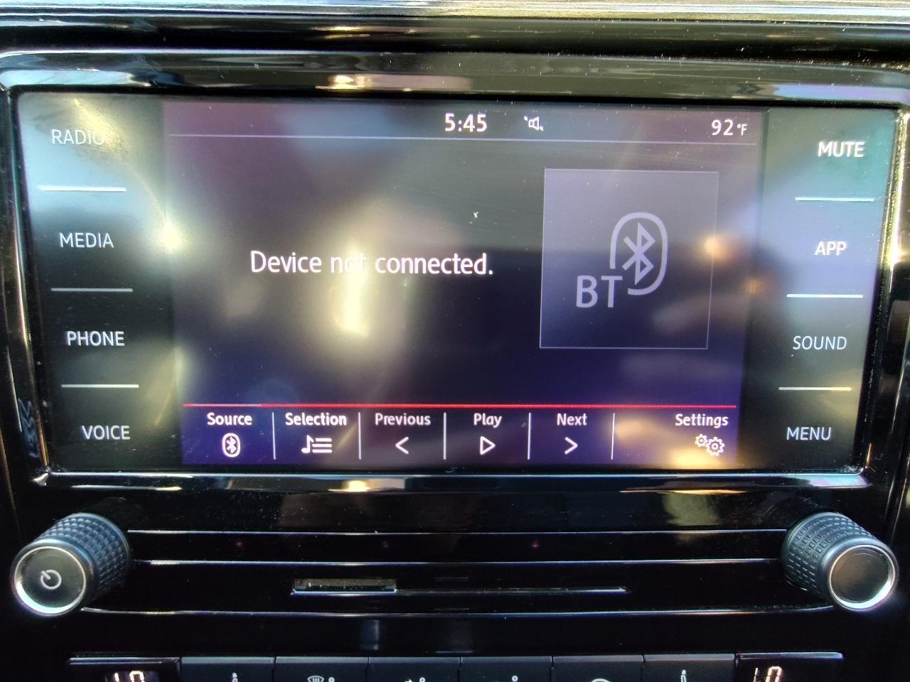 Volkswagen Passat R-Line w/Comfort Pkg Auto 2020