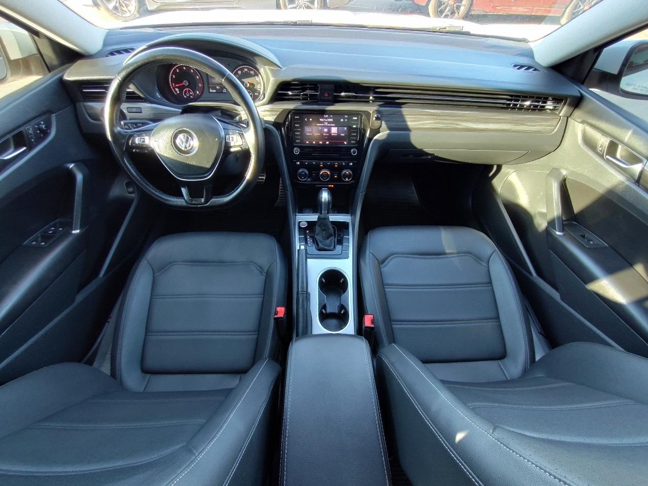 Volkswagen Passat R-Line w/Comfort Pkg Auto 2020