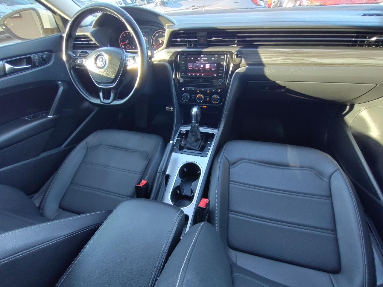 Volkswagen Passat R-Line w/Comfort Pkg Auto 2020