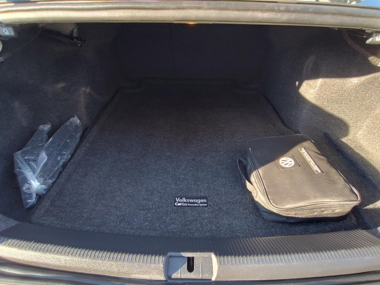 Volkswagen Passat R-Line w/Comfort Pkg Auto 2020