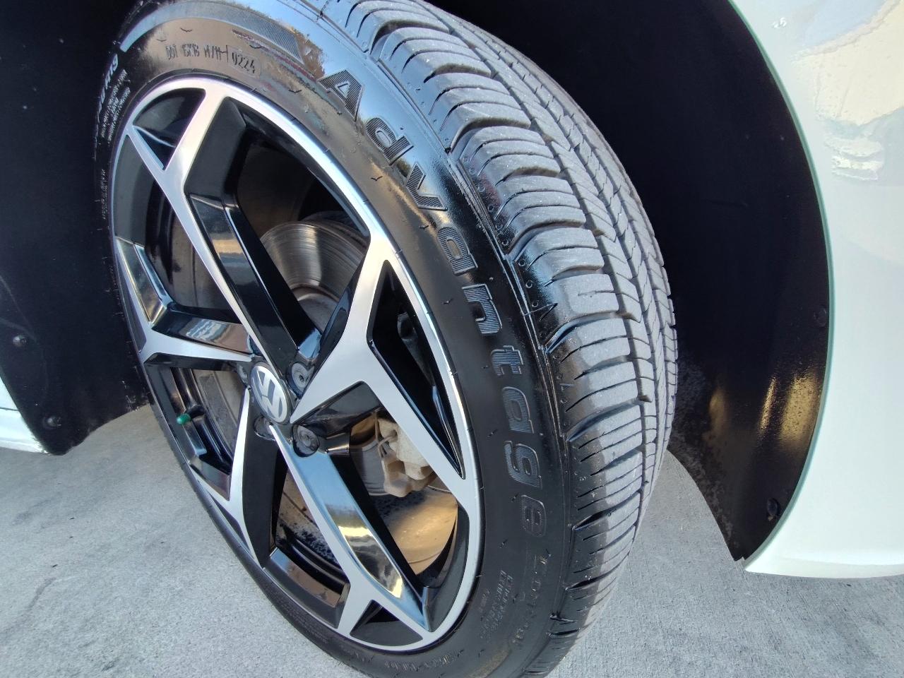 Volkswagen Passat R-Line w/Comfort Pkg Auto 2020