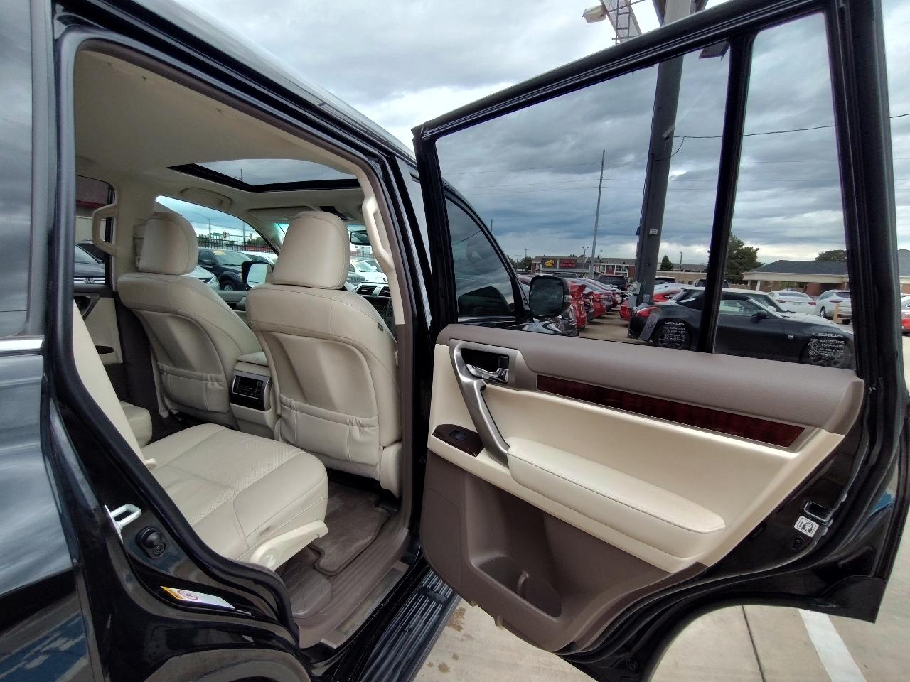 Lexus GX 460 4WD 4dr Premium 2017