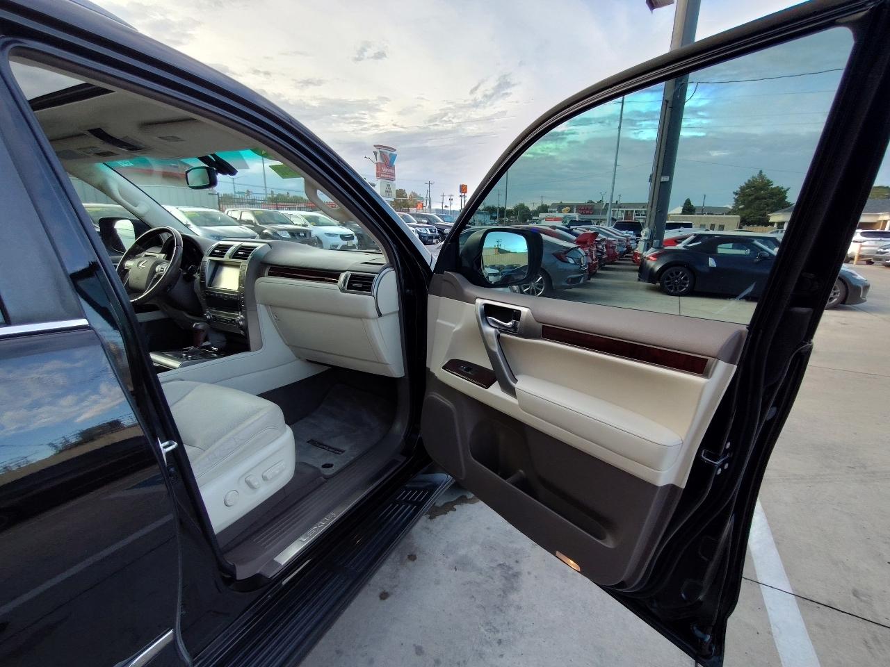 Lexus GX 460 4WD 4dr Premium 2017