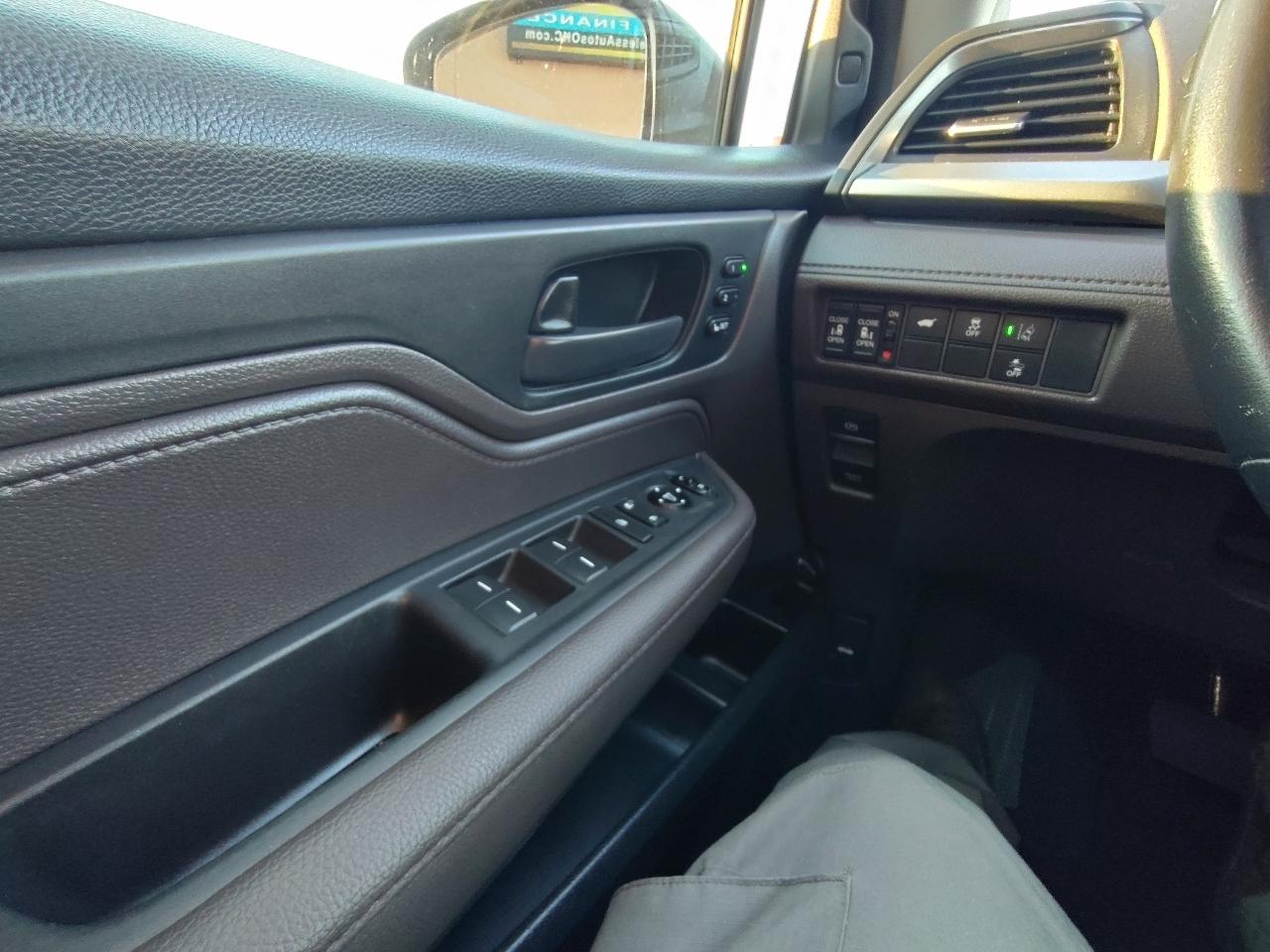Honda Odyssey EX w/ Leather DVD and Navigation 2018