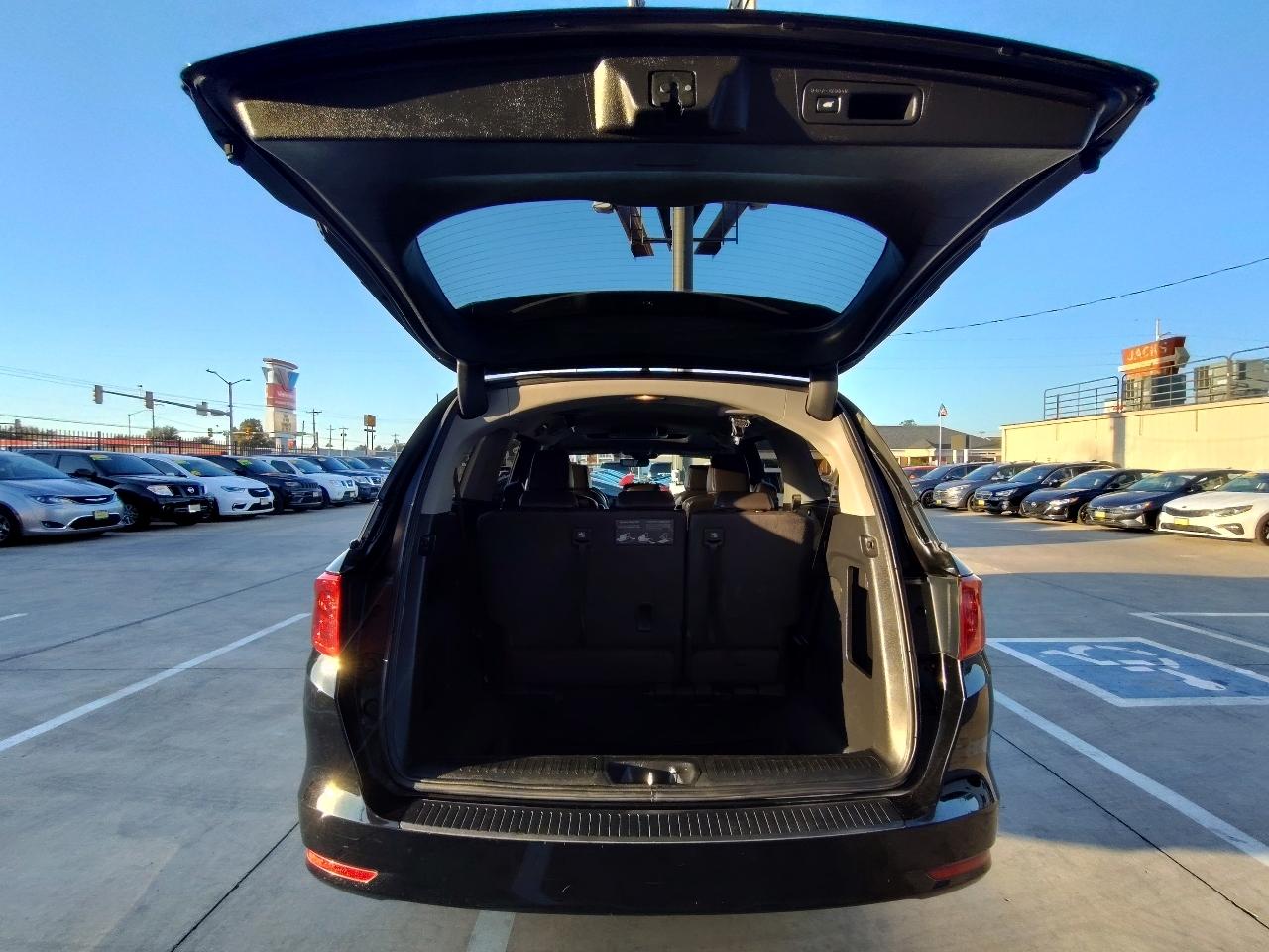 Honda Odyssey EX w/ Leather DVD and Navigation 2018