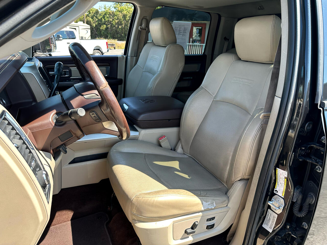 2017 Ram 2500 Laramie photo 25