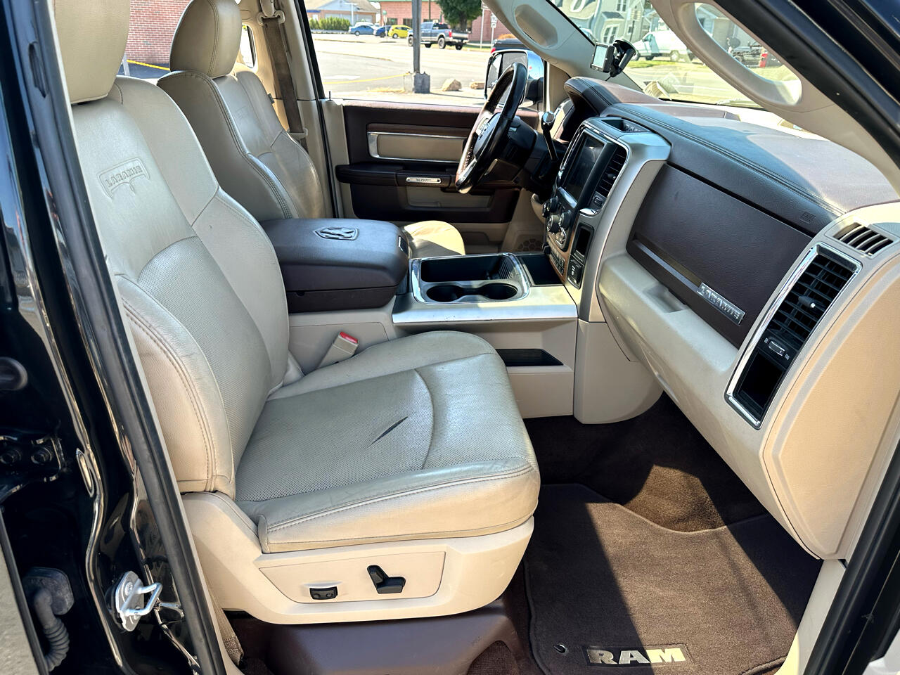 2017 Ram 2500 Laramie photo 44
