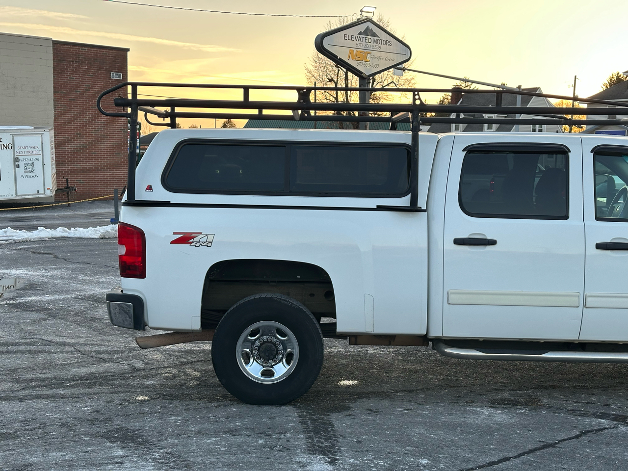 Chevrolet Silverado 2500HD LT Crew Cab Short Bed 4WD 2009