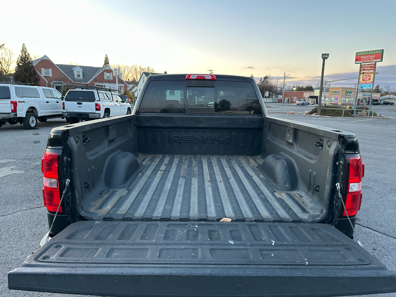 GMC Sierra 2500HD Denali Crew Cab 4WD 2015