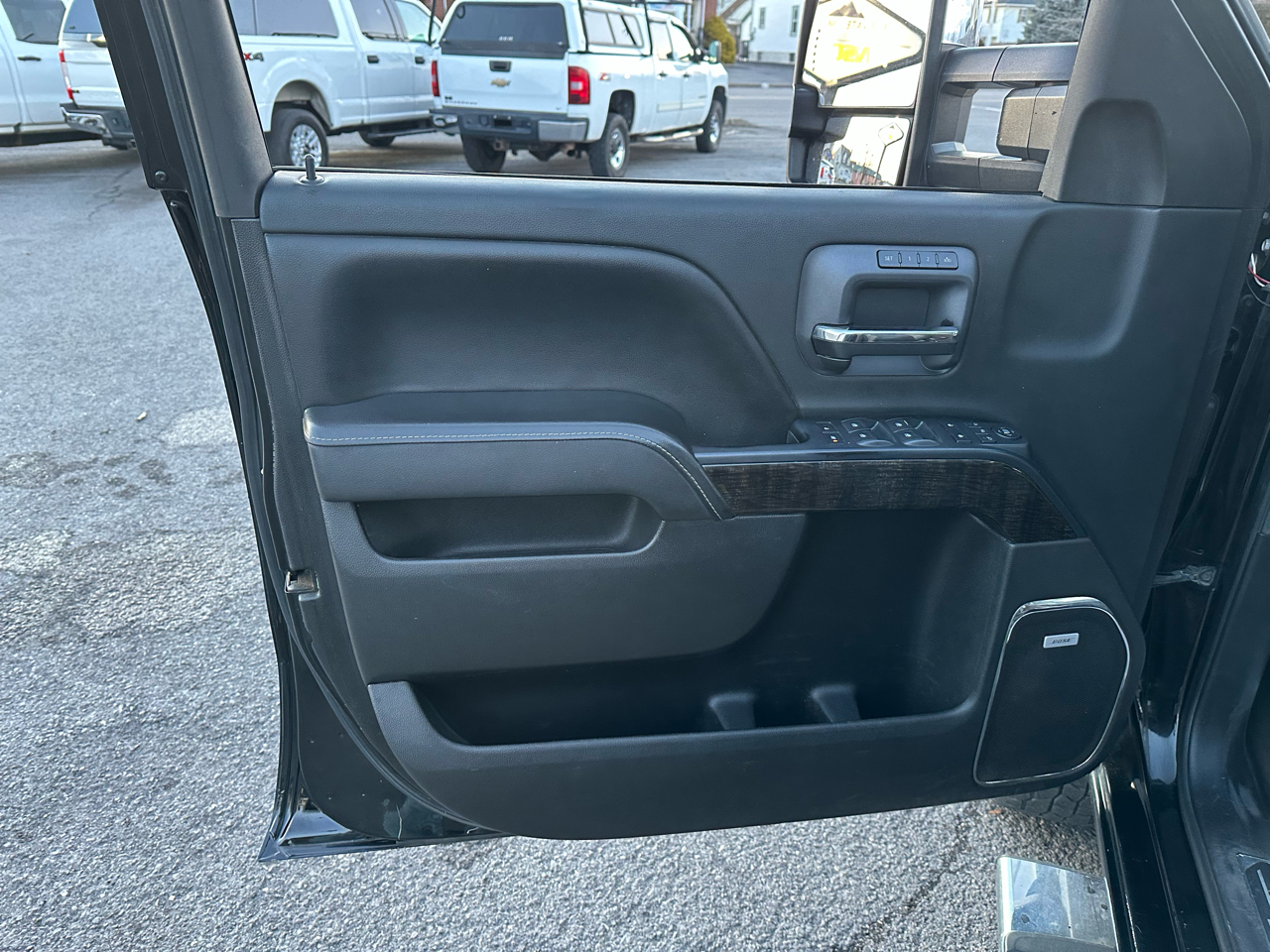 GMC Sierra 2500HD Denali Crew Cab 4WD 2015