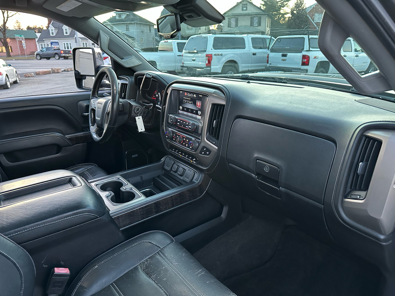 GMC Sierra 2500HD Denali Crew Cab 4WD 2015