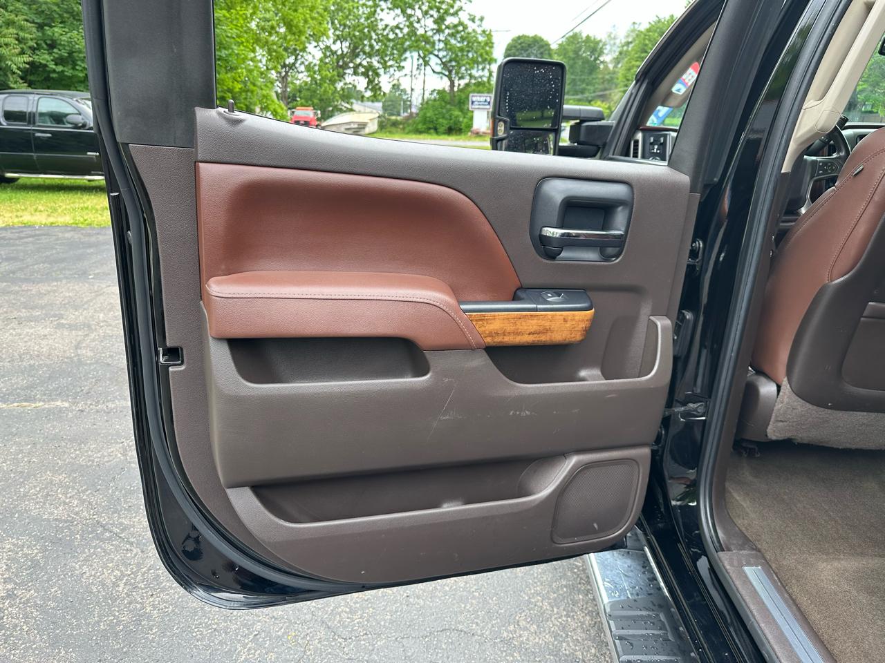 Chevrolet Silverado 2500HD High Country Crew Cab Short Box 4WD 2015