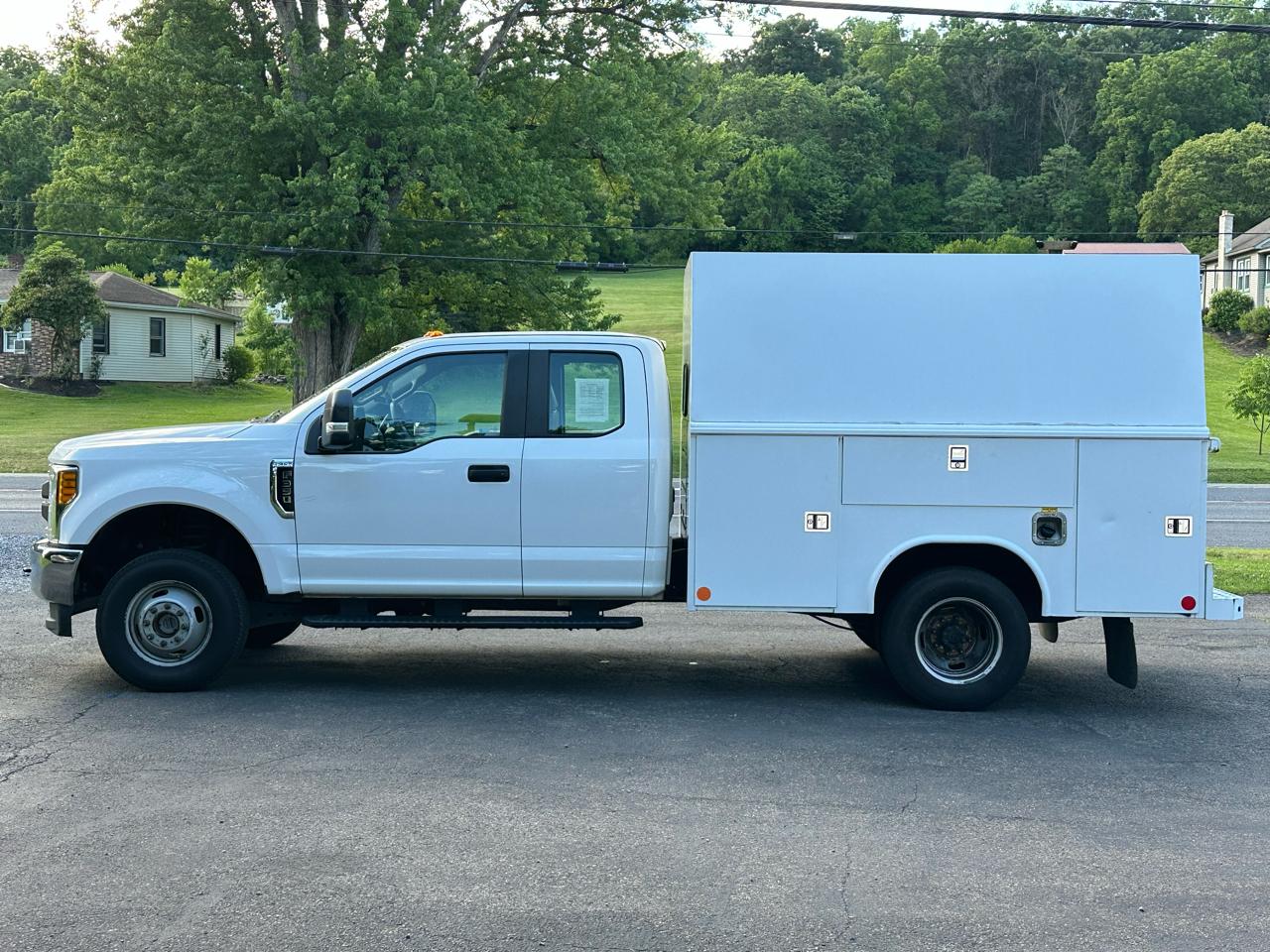 Ford F-350 SD XL SuperCab Long Bed DRW 4WD 2017