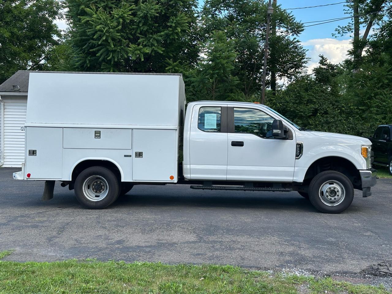 Ford F-350 SD XL SuperCab Long Bed DRW 4WD 2017
