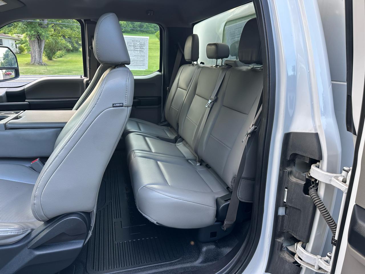 Ford F-350 SD XL SuperCab Long Bed DRW 4WD 2017