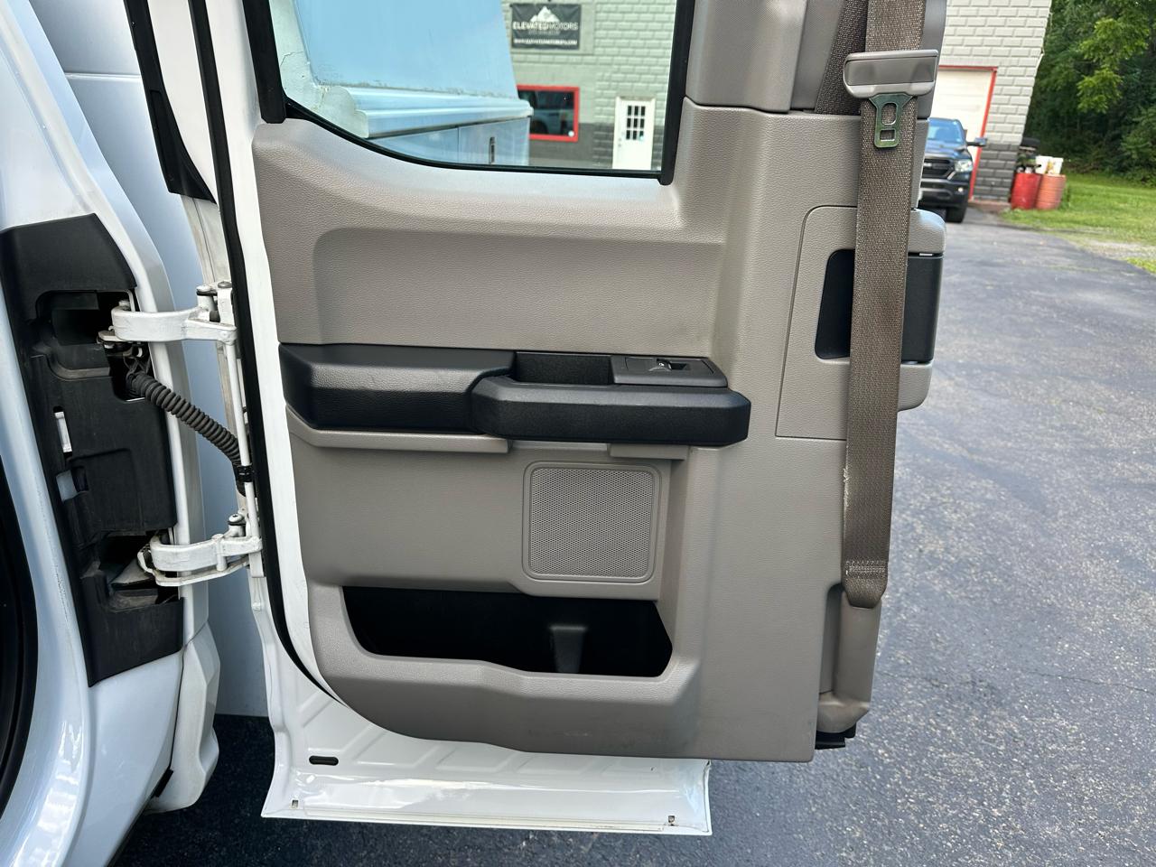 Ford F-350 SD XL SuperCab Long Bed DRW 4WD 2017