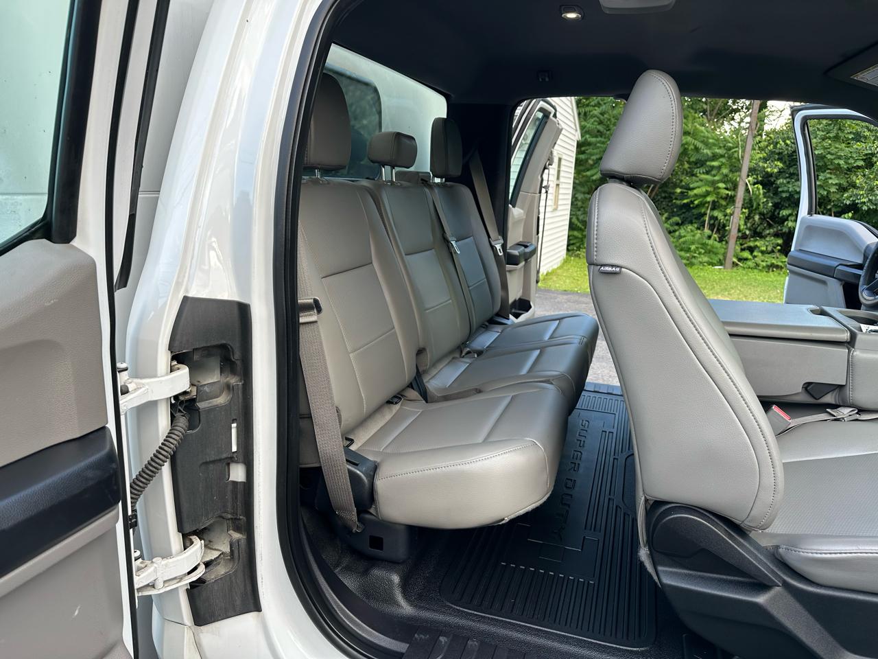 Ford F-350 SD XL SuperCab Long Bed DRW 4WD 2017