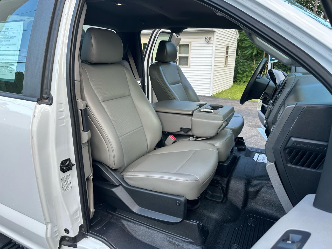 Ford F-350 SD XL SuperCab Long Bed DRW 4WD 2017