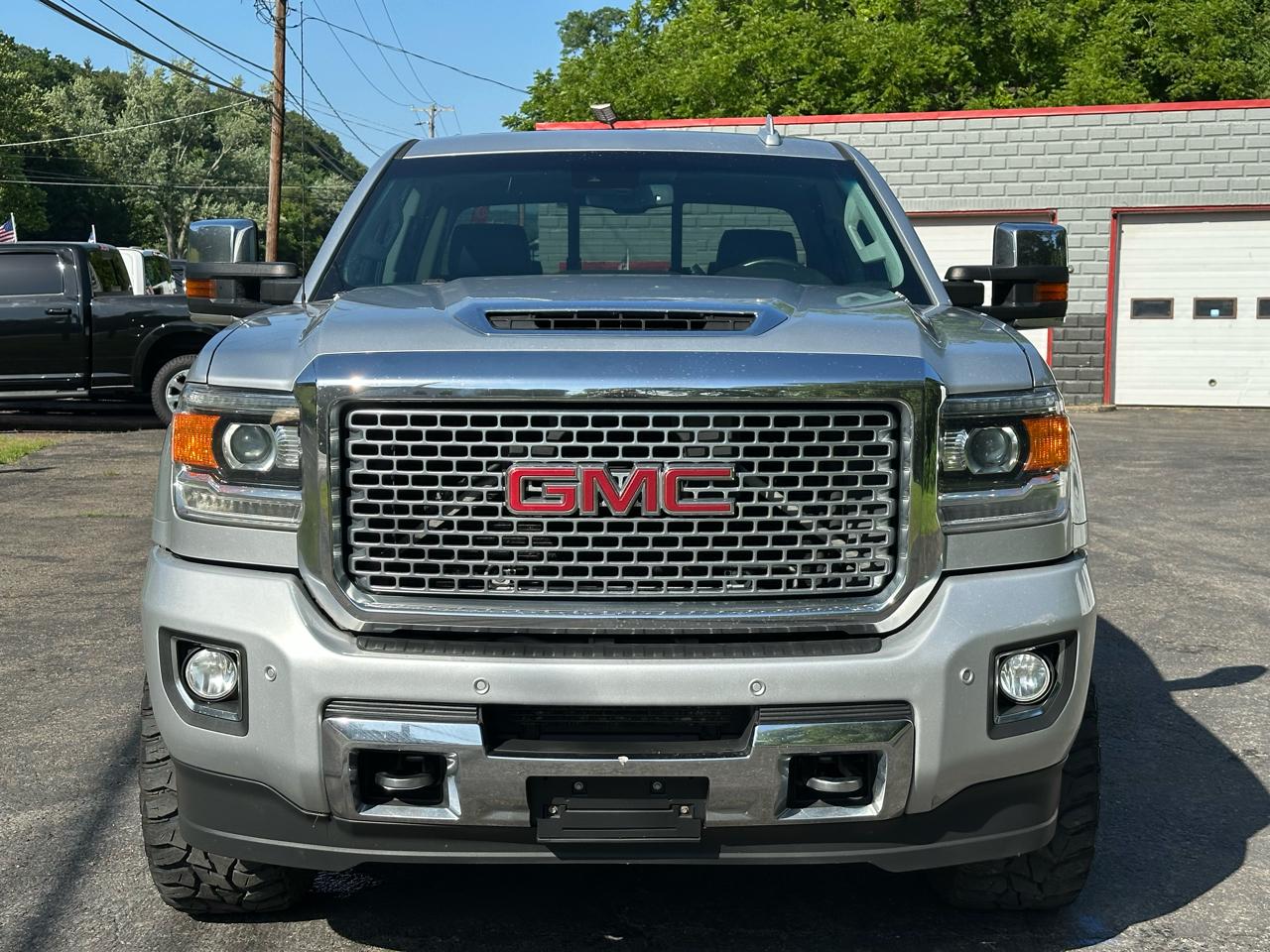 GMC Sierra 2500HD Denali Crew Cab 4WD 2017