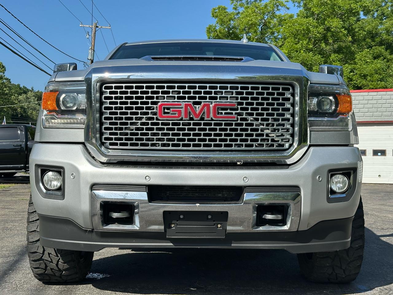 GMC Sierra 2500HD Denali Crew Cab 4WD 2017