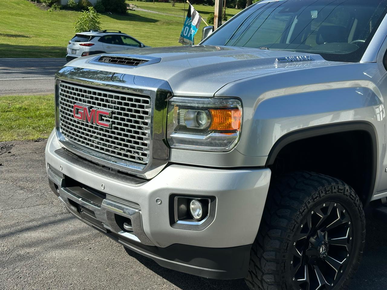 GMC Sierra 2500HD Denali Crew Cab 4WD 2017