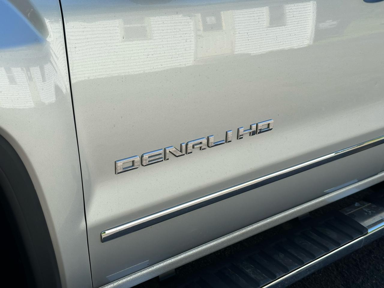 GMC Sierra 2500HD Denali Crew Cab 4WD 2017