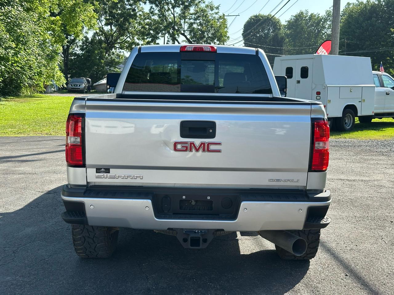 GMC Sierra 2500HD Denali Crew Cab 4WD 2017