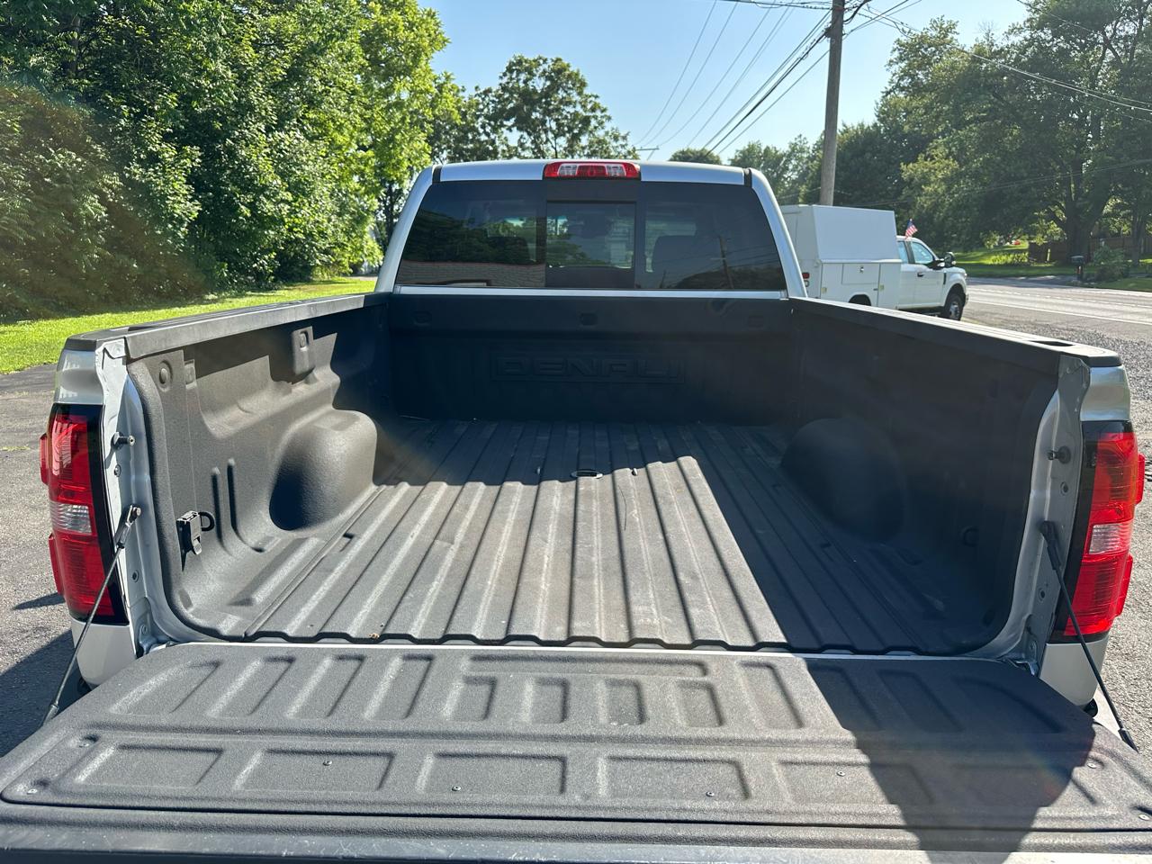 GMC Sierra 2500HD Denali Crew Cab 4WD 2017