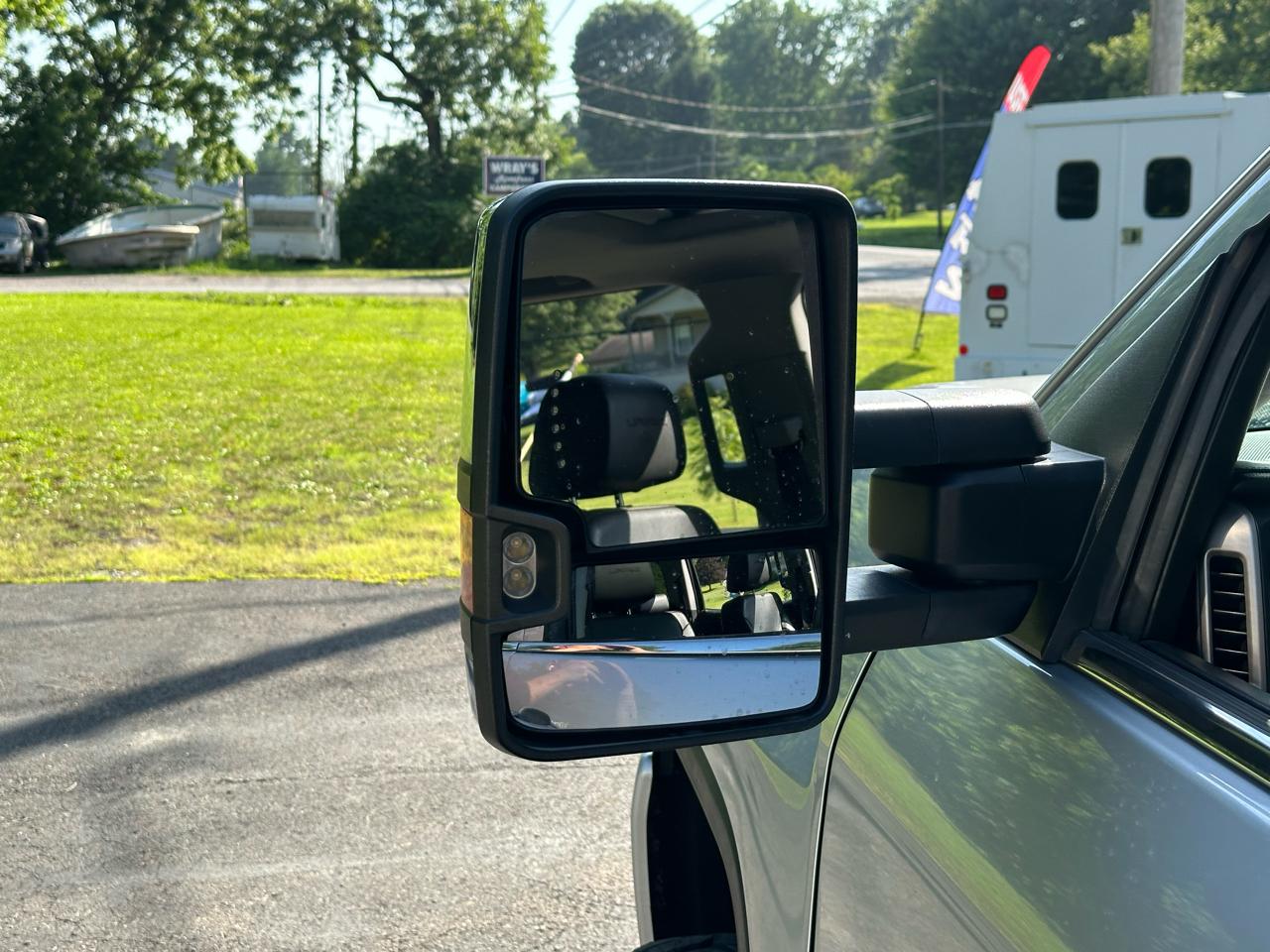 GMC Sierra 2500HD Denali Crew Cab 4WD 2017