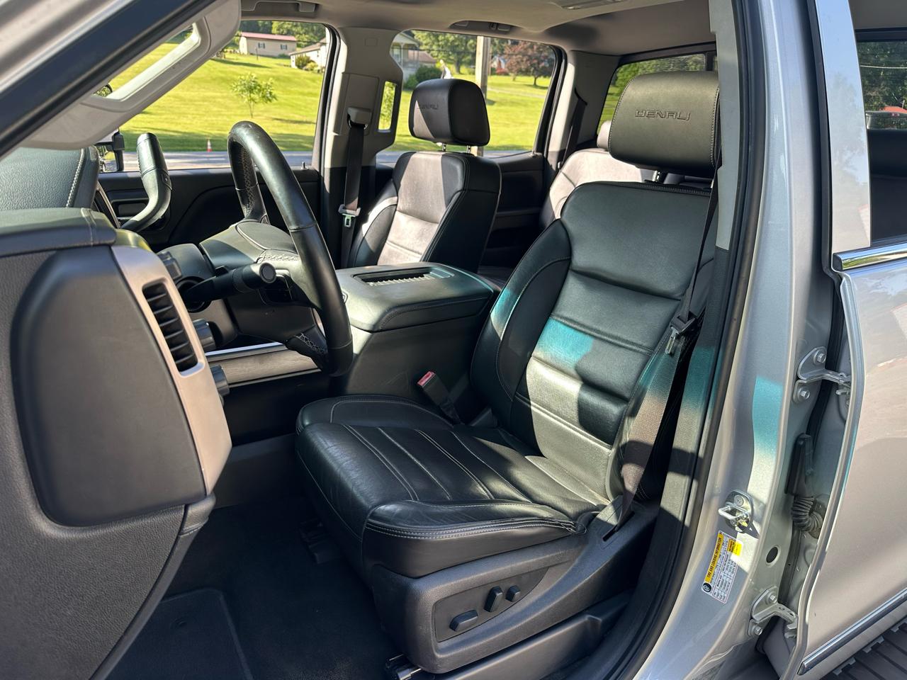GMC Sierra 2500HD Denali Crew Cab 4WD 2017