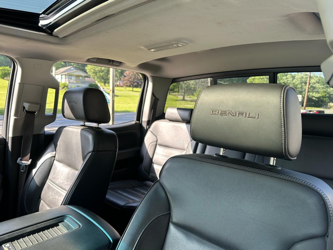 GMC Sierra 2500HD Denali Crew Cab 4WD 2017