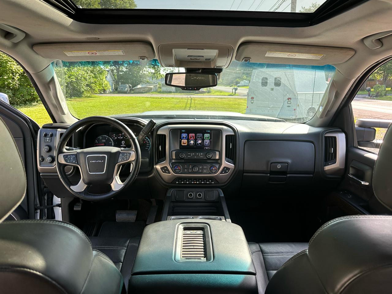 GMC Sierra 2500HD Denali Crew Cab 4WD 2017