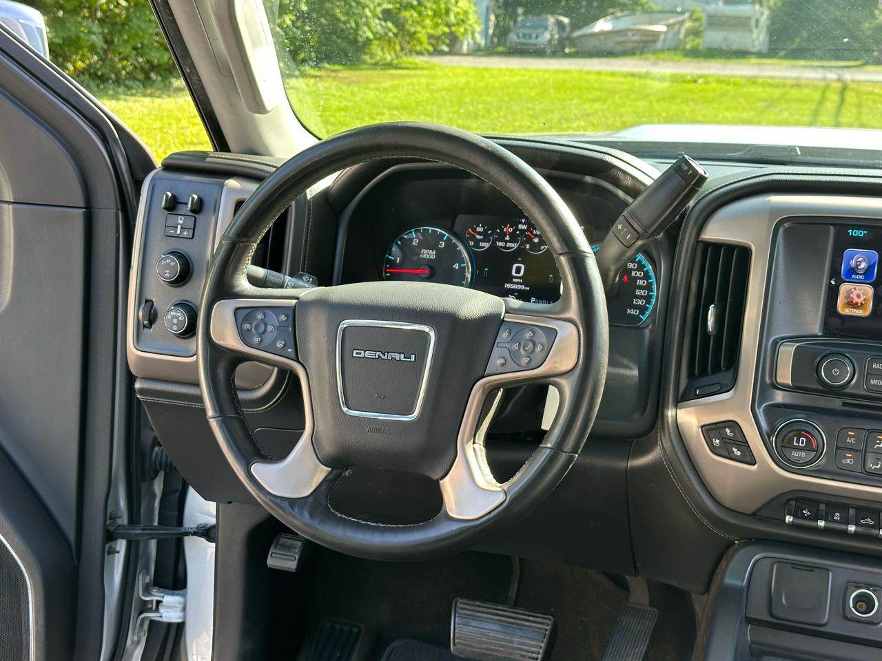 GMC Sierra 2500HD Denali Crew Cab 4WD 2017