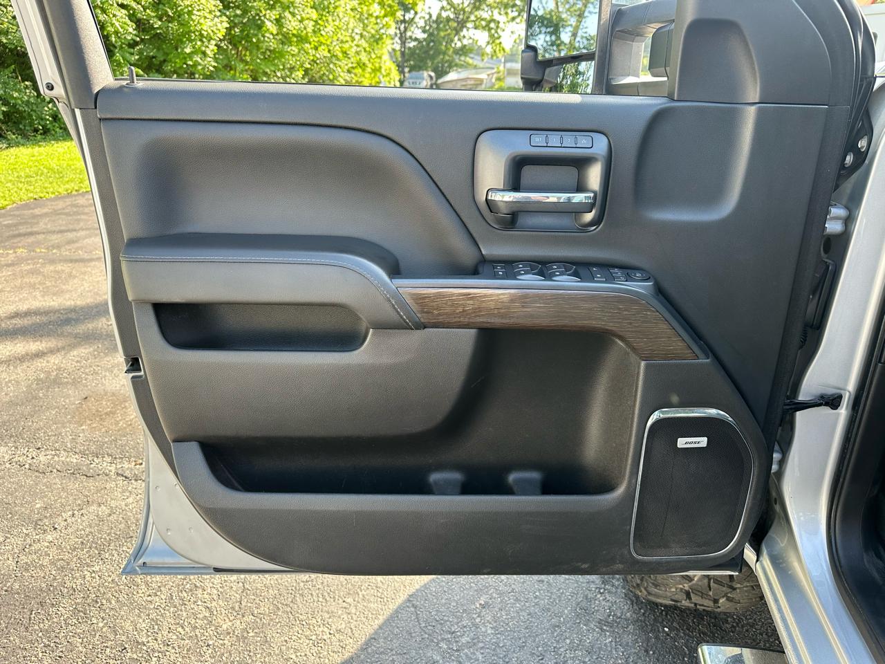 GMC Sierra 2500HD Denali Crew Cab 4WD 2017