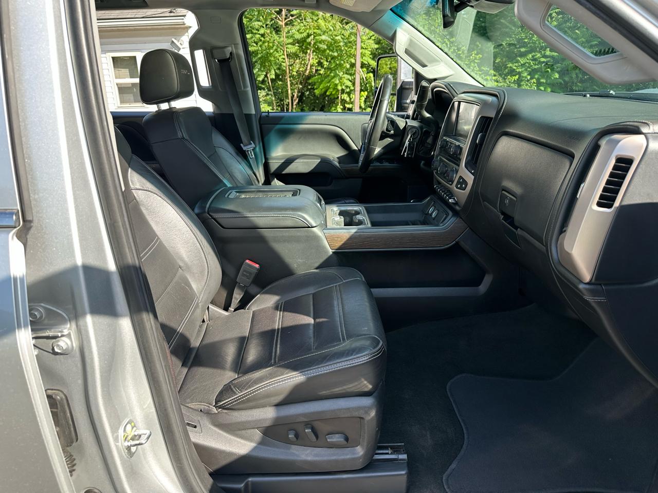 GMC Sierra 2500HD Denali Crew Cab 4WD 2017