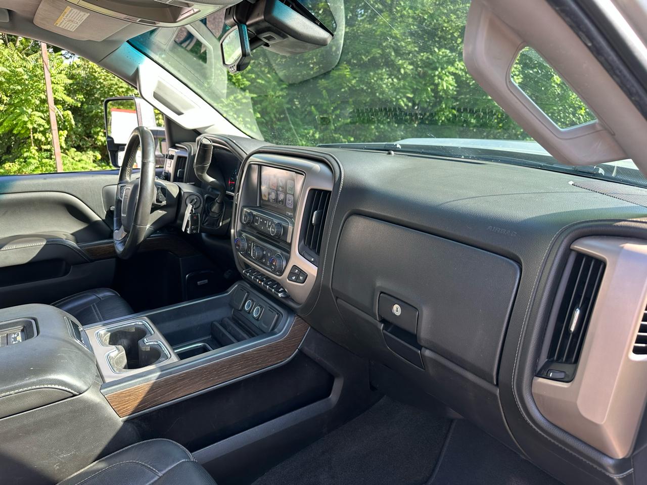 GMC Sierra 2500HD Denali Crew Cab 4WD 2017