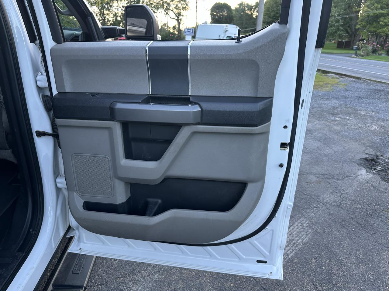 Ford F-250 SD XLT Crew Cab 4WD 2019