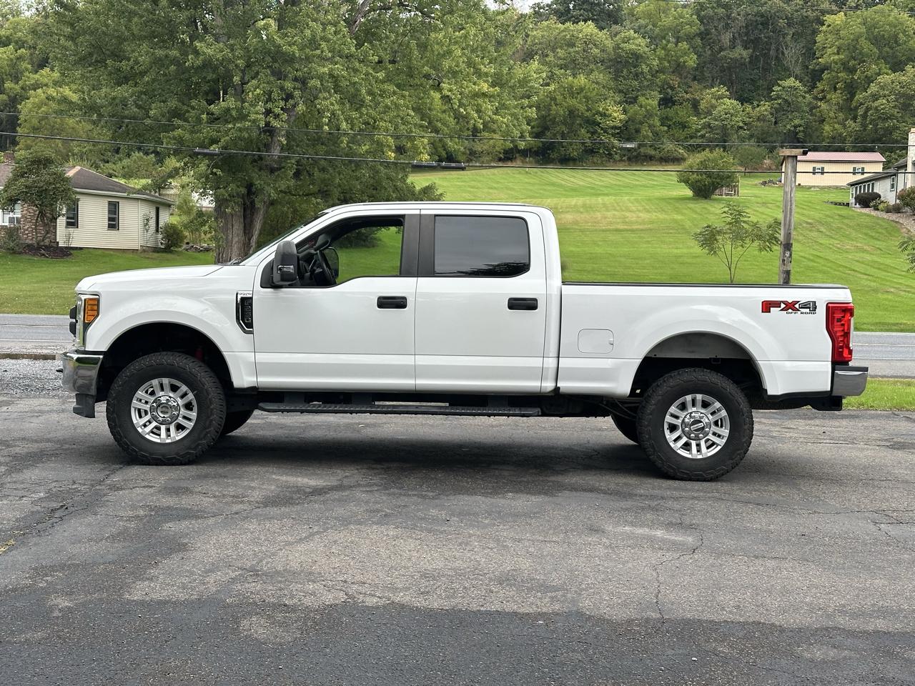 Ford F-250 SD XL Crew Cab 4WD 2017