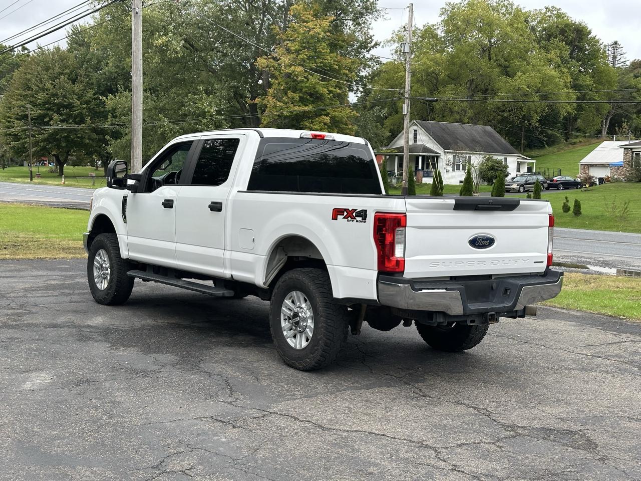 Ford F-250 SD XL Crew Cab 4WD 2017