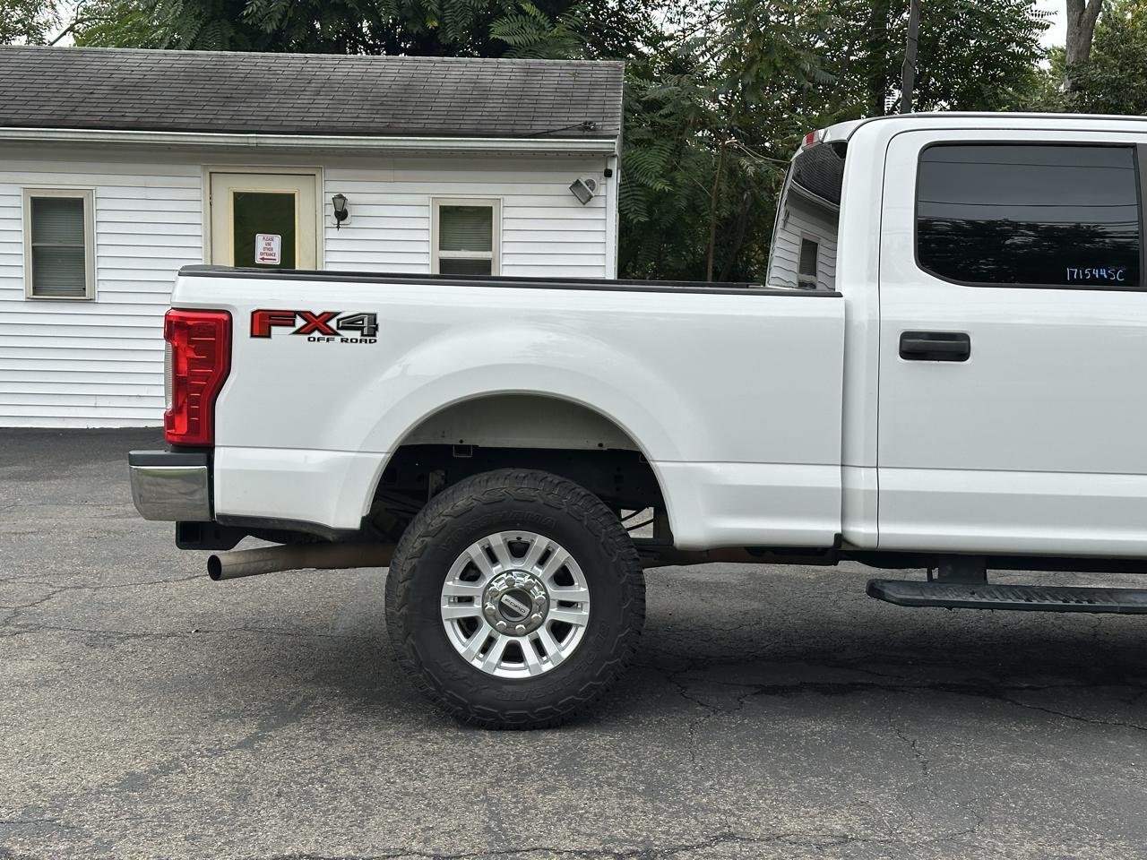 Ford F-250 SD XL Crew Cab 4WD 2017