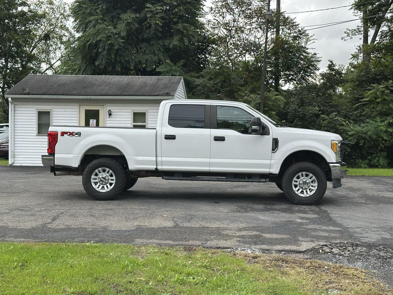 Ford F-250 SD XL Crew Cab 4WD 2017