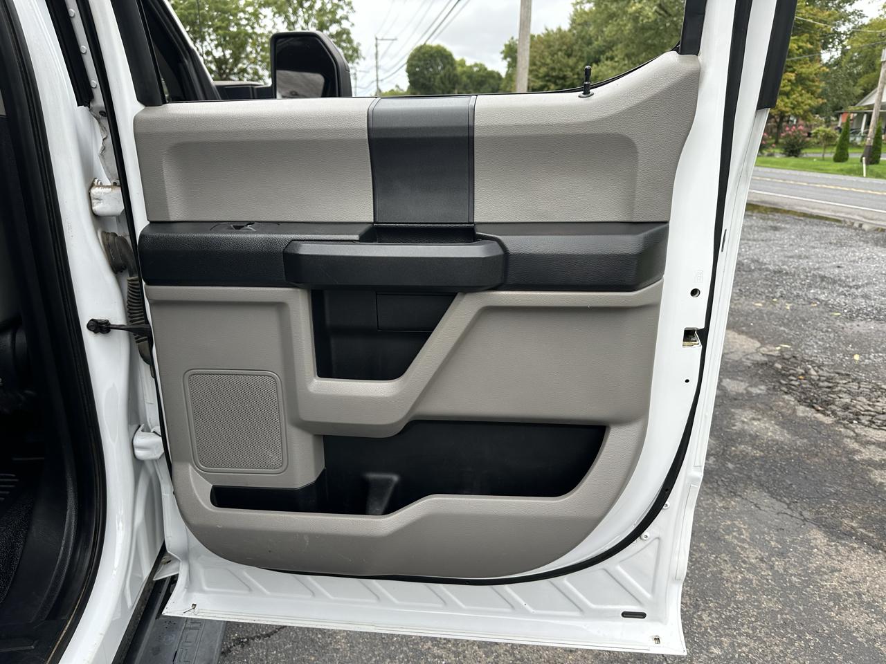 Ford F-250 SD XL Crew Cab 4WD 2017