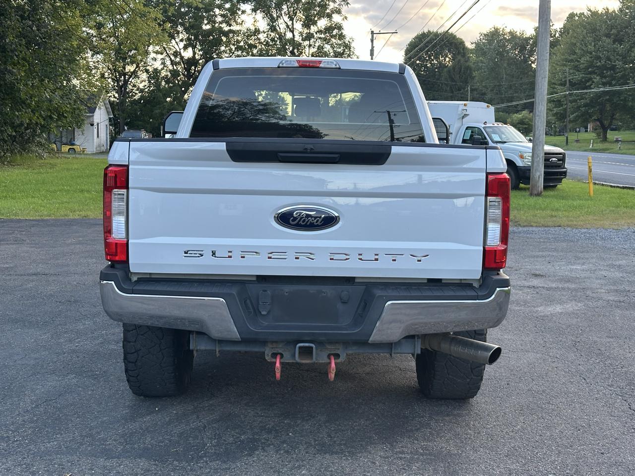 Ford F-250 SD XL Crew Cab 4WD 2017