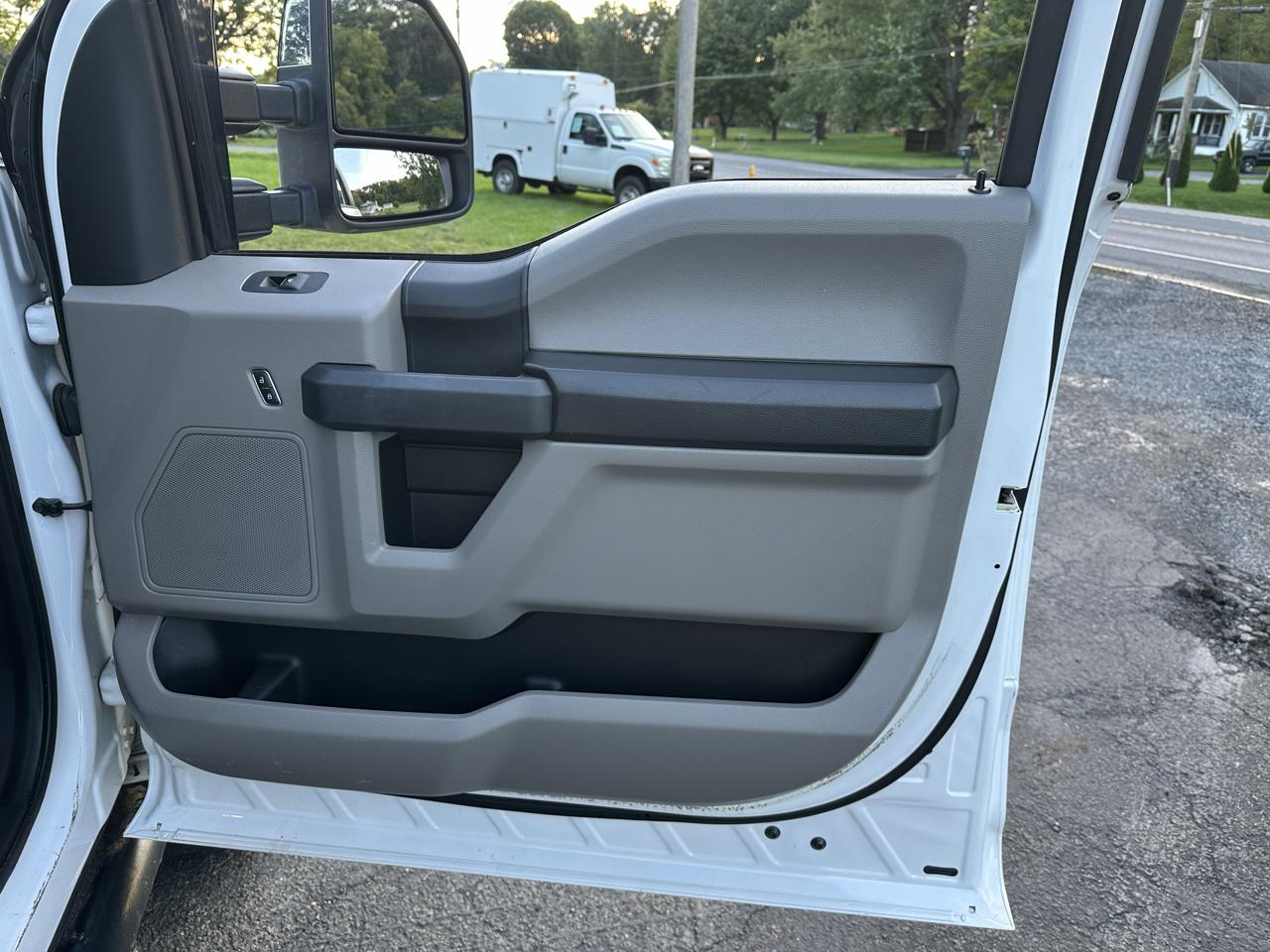 Ford F-250 SD XL Crew Cab 4WD 2017