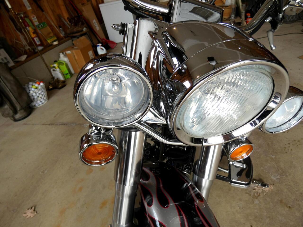 2004 Harley-Davidson FLSTFI 38